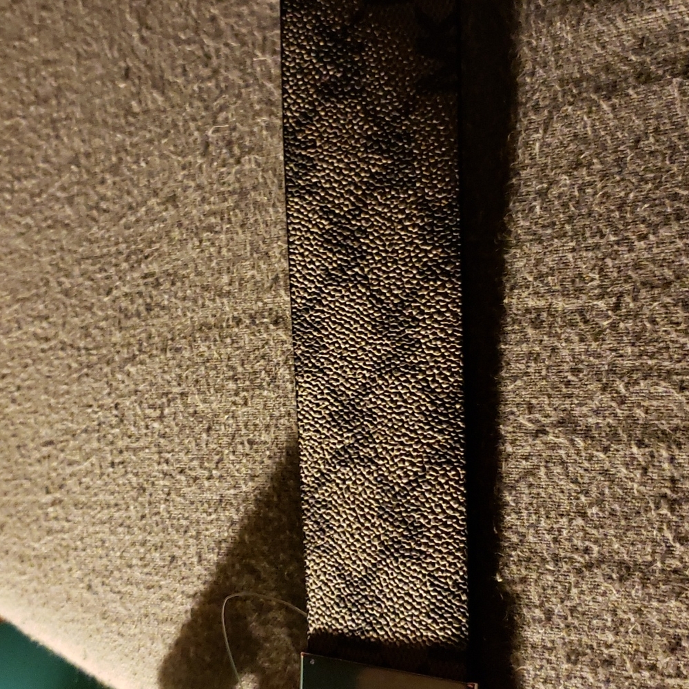 NWT Mk belt. Reversible. One side grey with mk logos. Other side plain black - Picture 3 of 8